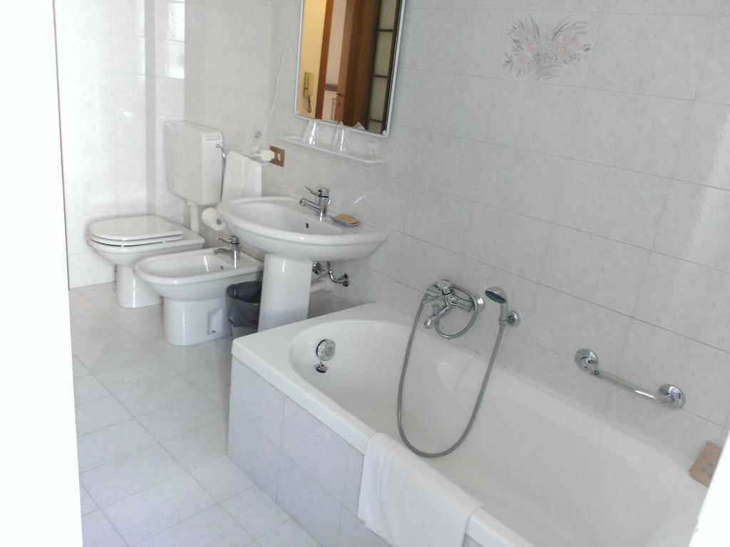 Hotel Rossobarolo Zimmer foto
